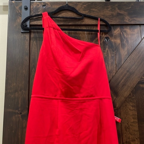 Mac Duggal One-Shoulder Jersey Mermaid Gown
Ieena Mac Duggal 10 - Picture 5 of 7